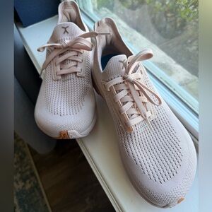 Used good condition Flux adapt runner womens